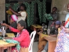 Näh- und Schneiderarbeiten der Straßenkinder aus Goma